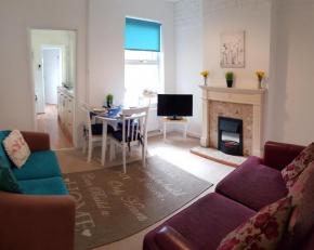 Beautiful cosy home on quiet street close to city centre
